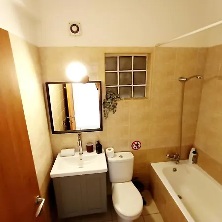 Center Walking To The 2 Bedrooms شقة