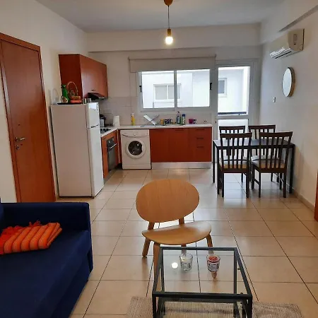 Center Walking To The 2 Bedrooms * لارنكا
