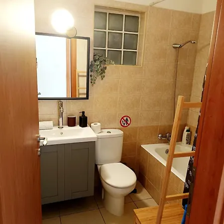 Center Walking To The 2 Bedrooms لارنكا