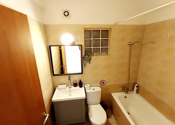 Center Walking To The 2 Bedrooms Appartement