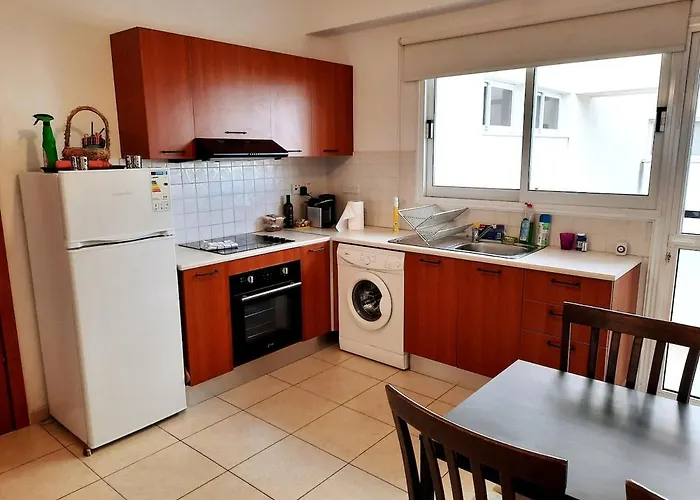 Center Walking To The 2 Bedrooms Appartement Larnaca